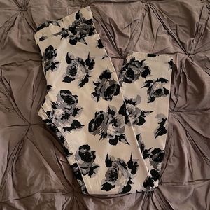 Girl’s Black & White Floral Jeggings